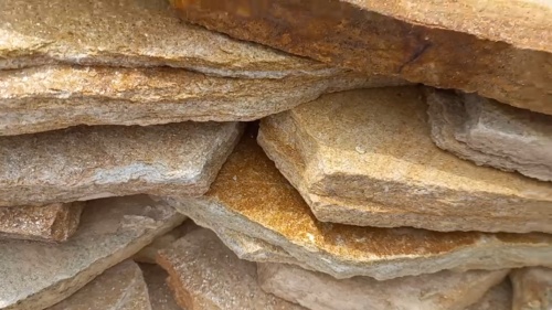 Плитняк златолит жёлтый золотистый для отмостки купить в Приморском крае