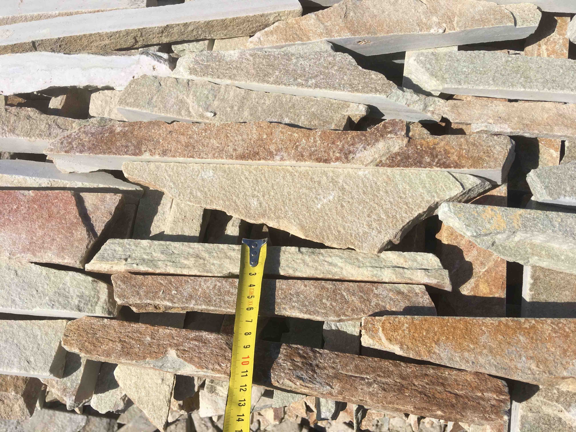 Горбушка златолит золотистый для облицовки купить в Приморском крае