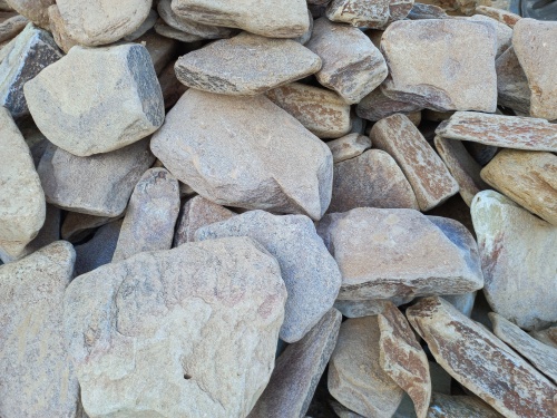 Златолит жёлтый, жёлто-зелёный глыбки и валуны для ланшафтного дизайна купить в Приморском крае