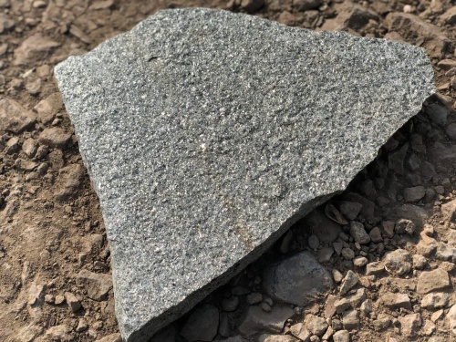 Плитняк златолит Уральский для цоколя, отмостки купить в Приморском крае