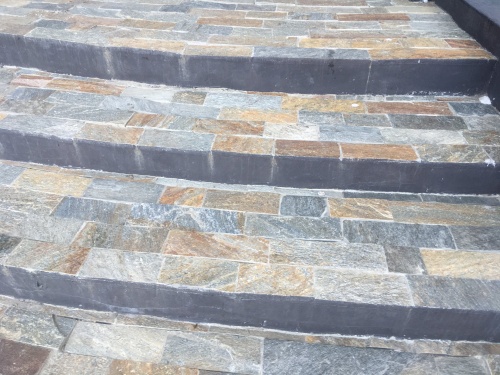 Плитка из Златолита Уральского для лестницы купить в Приморском крае