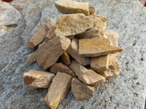 Златолит жёлтый декоративная каменная крошка купить в Приморском крае