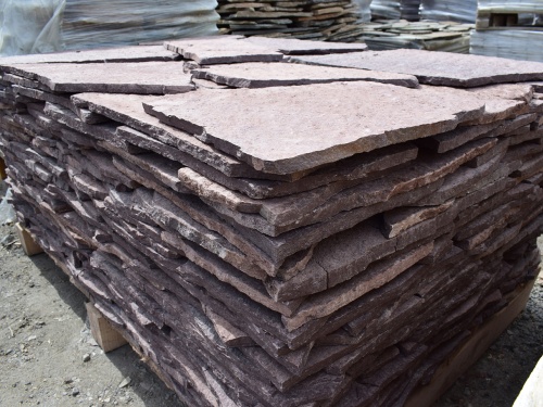 Плитняк лемезит бордовый для облицовки цоколя 20-25 мм  купить в Приморском крае