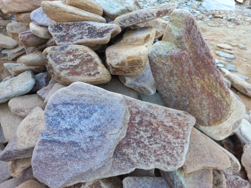 Златолит жёлтый, жёлто-зелёный глыбки и валуны для ланшафтного дизайна купить в Приморском крае