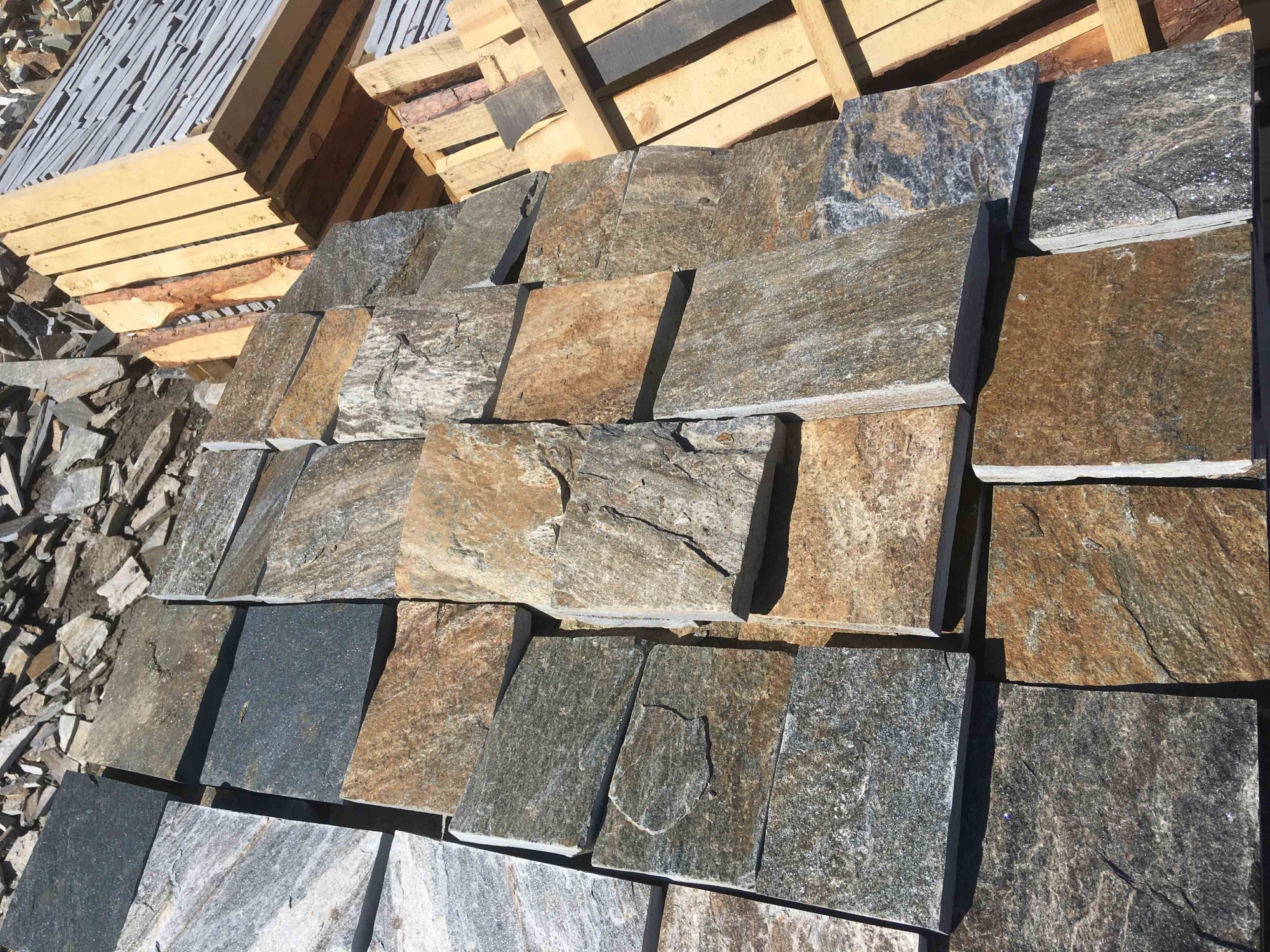 Плитка пилёная златолит Уральский для фасада купить в Приморском крае