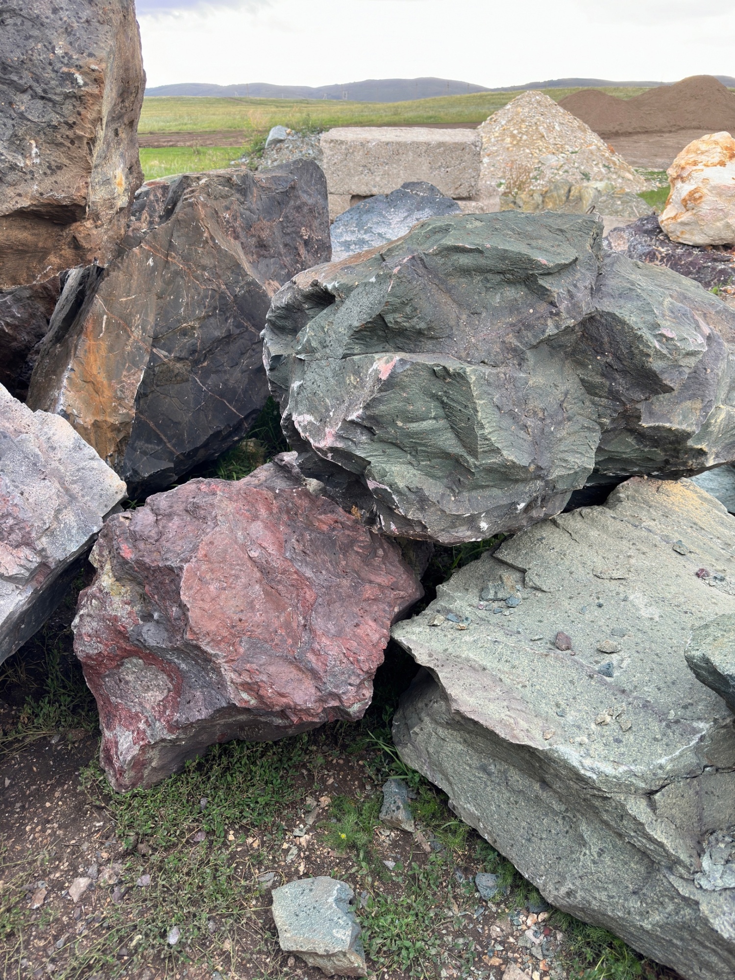 Камни для ландшафтного дизайна зелёные 10-60 килограмм купить в Приморском крае