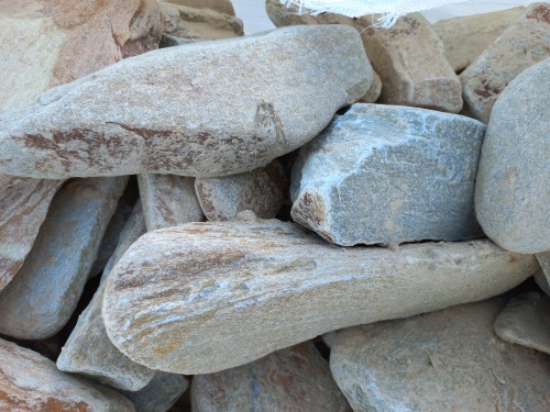 Златолит жёлтый, жёлто-зелёный глыбки и валуны для ланшафтного дизайна купить в Приморском крае