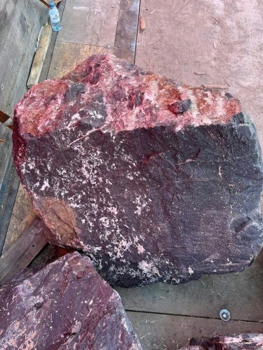 Камни для ландшафтного дизайна красно-фиолетовые 10-60 килограмм купить в Приморском крае