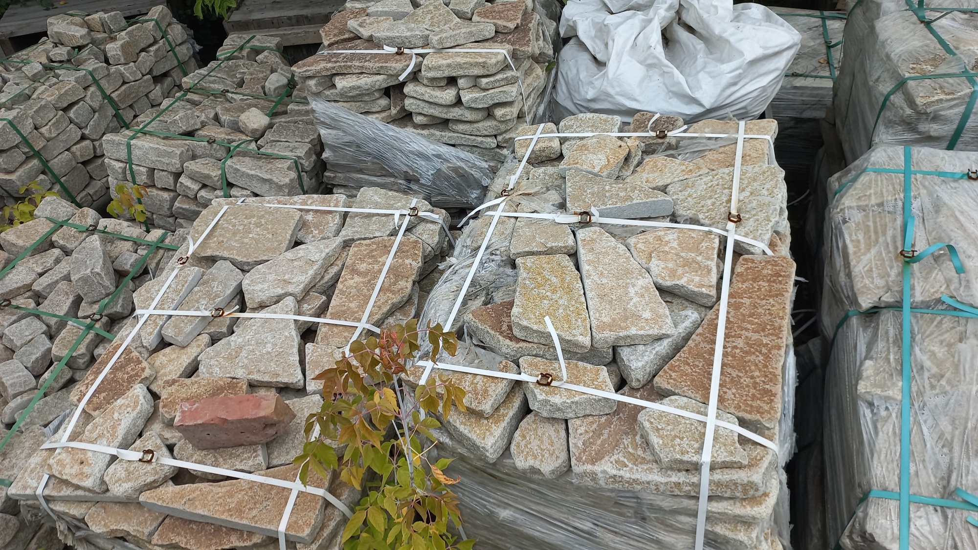 Плитняк гранитный галтованный купить в Приморском крае