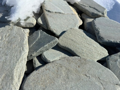 Плитняк златолит зелёный галтованный для цоколя купить в Приморском крае