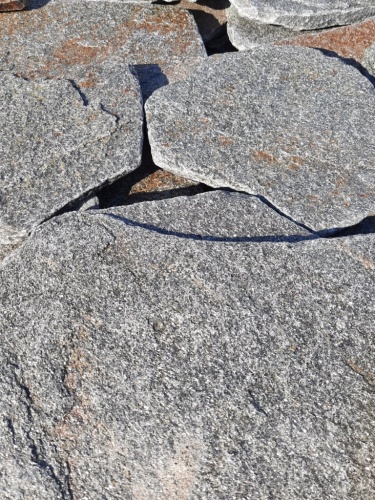 Златолит серебристый галтованный для лестниц купить в Приморском крае