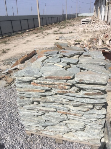 Златолит серебристый галтованный для лестниц купить в Приморском крае