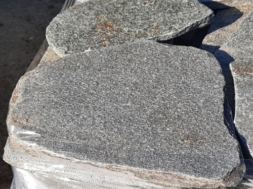 Златолит серебристый галтованный для лестниц купить в Приморском крае