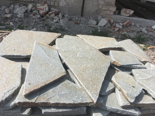 Златолит серебристый галтованный для лестниц купить в Приморском крае